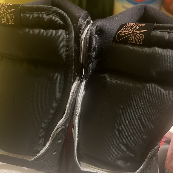 BRAND NEW MENS RETRO JORDAN 1s SIZE 7Y NWT - Picture 6 of 12